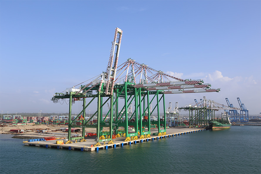 巴拿马科隆港集装码头第3期一阶段工程